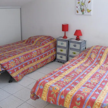 Villa T3 Mezzanine 6p - Piscine, Parking, Proche Et Port A Saint-cyprien - Fr-1-793-25 *