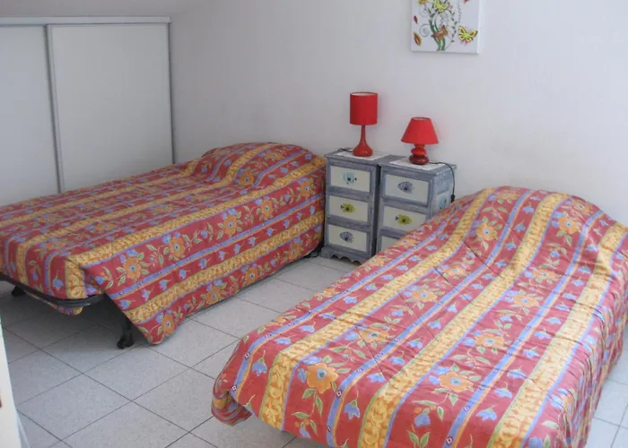 Villa T3 Mezzanine 6p - Piscine, Parking, Proche Et Port A Saint-cyprien - Fr-1-793-25 *